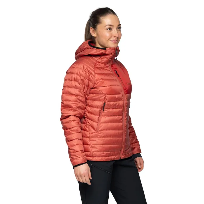 Bergans Of Norway Down Jackets Vaagaa Light Down Jacket Hood Rusty Dust Crimson Red 8211 Women