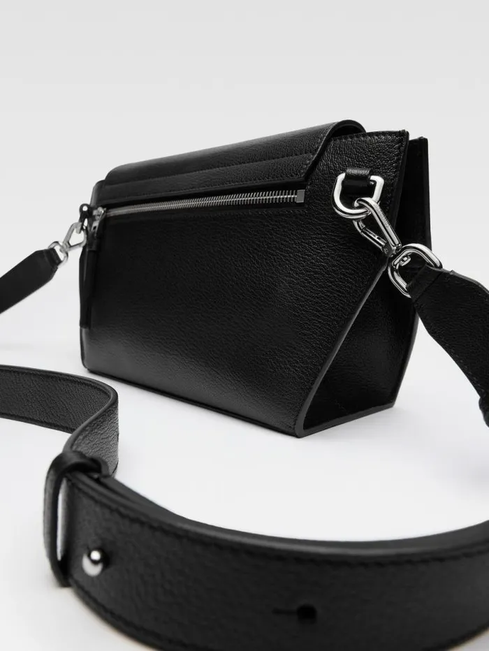 JACQUEMUS The Capri Messenger Bag Black Men Bags JACQUEMUS The Capri Messenger Bag Black Men Bags