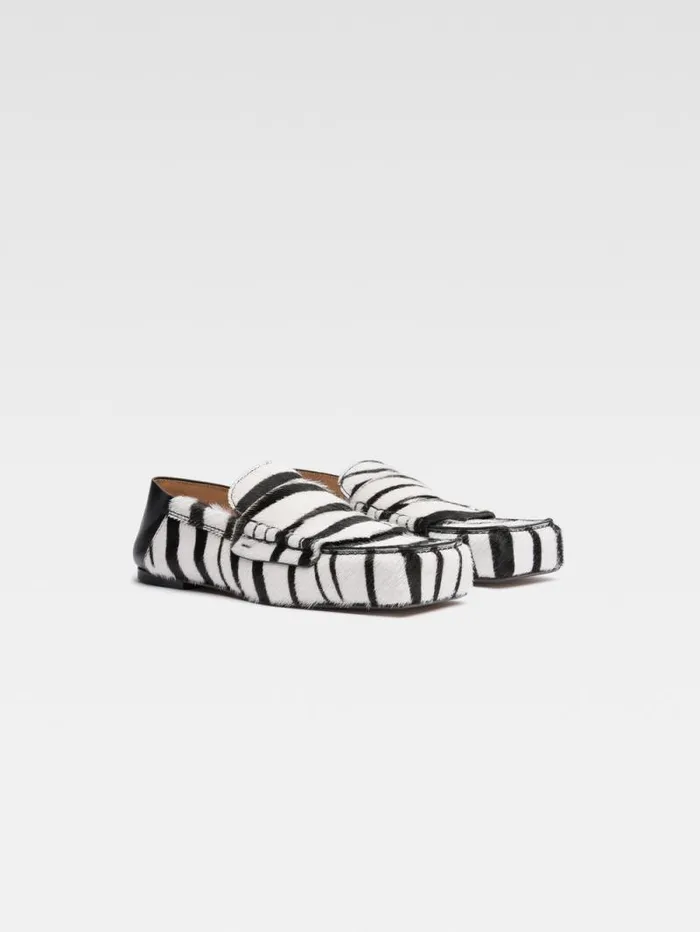 JACQUEMUS The Carr Loafers Black and White Zebra Women Shoes JACQUEMUS The Carr Loafers Black and White Zebra Women Shoes