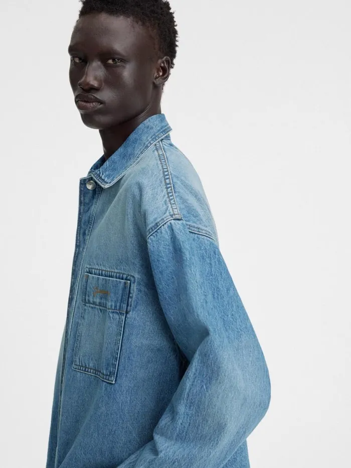 JACQUEMUS The DeNmes Denim Shirt Bluetabac Men Shirts JACQUEMUS The DeNmes Denim Shirt Bluetabac Men Shirts
