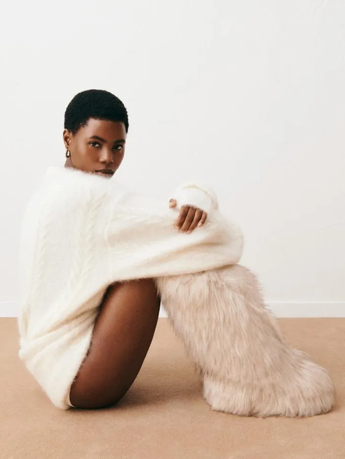 JACQUEMUS The Jacquemus Yeti Moon Boot Offwhite WomenMen Shoes JACQUEMUS The Jacquemus Yeti Moon Boot Offwhite WomenMen Shoes