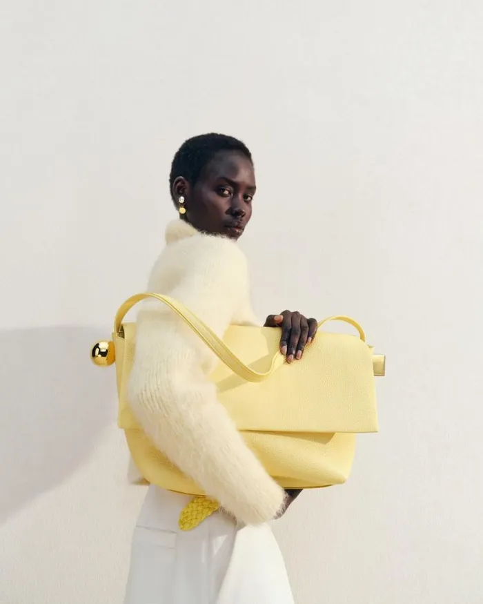 JACQUEMUS The Large Rond Carr Light Yellow Women Shoulder Bags JACQUEMUS The Large Rond Carr Light Yellow Women Shoulder Bags
