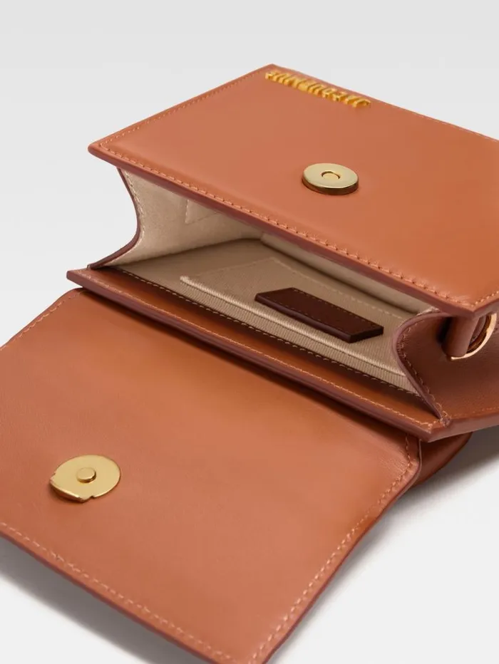 JACQUEMUS The Medium Chiquito Light Brown Women Crossbody and Handbags JACQUEMUS The Medium Chiquito Light Brown Women Crossbody and Handbags