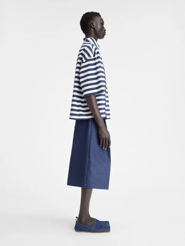 JACQUEMUS The Pablo Shortsleeve Shirt Print White and Blue Stripes Men Shirts JACQUEMUS The Pablo Shortsleeve Shirt Print White and Blue Stripes Men Shirts