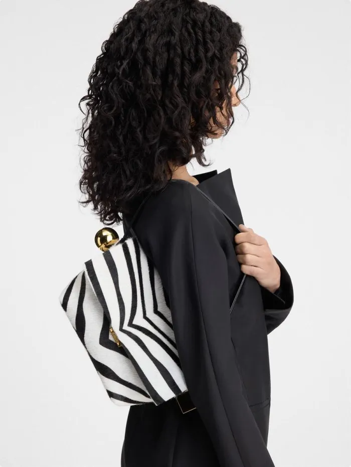 JACQUEMUS The Rond Carr Black and White Zebra Women Shoulder Bags JACQUEMUS The Rond Carr Black and White Zebra Women Shoulder Bags