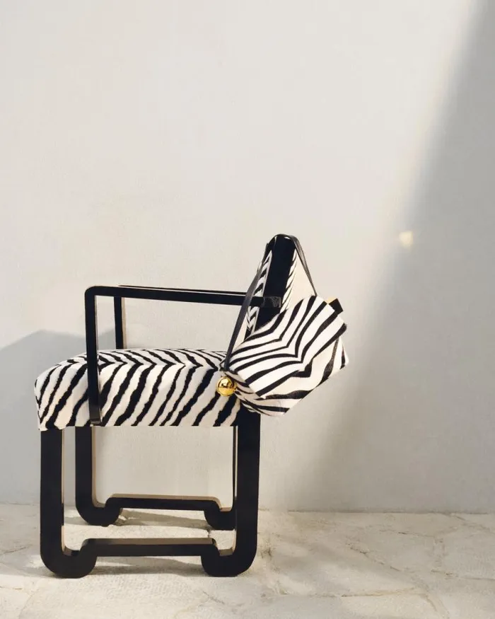 JACQUEMUS The Rond Carr Black and White Zebra Women Shoulder Bags JACQUEMUS The Rond Carr Black and White Zebra Women Shoulder Bags