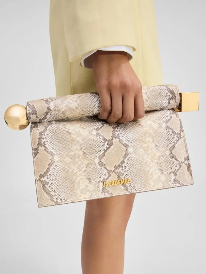 JACQUEMUS The Rond Carr Clutch Beige Women Crossbody and Handbags JACQUEMUS The Rond Carr Clutch Beige Women Crossbody and Handbags