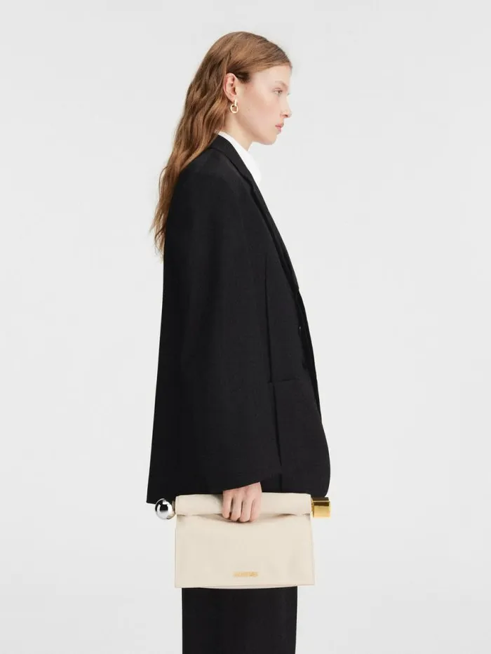 JACQUEMUS The Rond Carr Clutch Light Ivory Women Crossbody and Handbags JACQUEMUS The Rond Carr Clutch Light Ivory Women Crossbody and Handbags