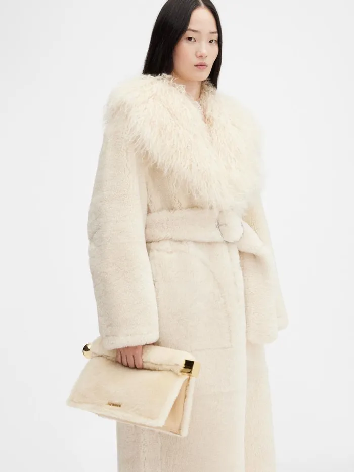JACQUEMUS The Rond Carr Clutch Offwhite Women Crossbody and Handbags JACQUEMUS The Rond Carr Clutch Offwhite Women Crossbody and Handbags