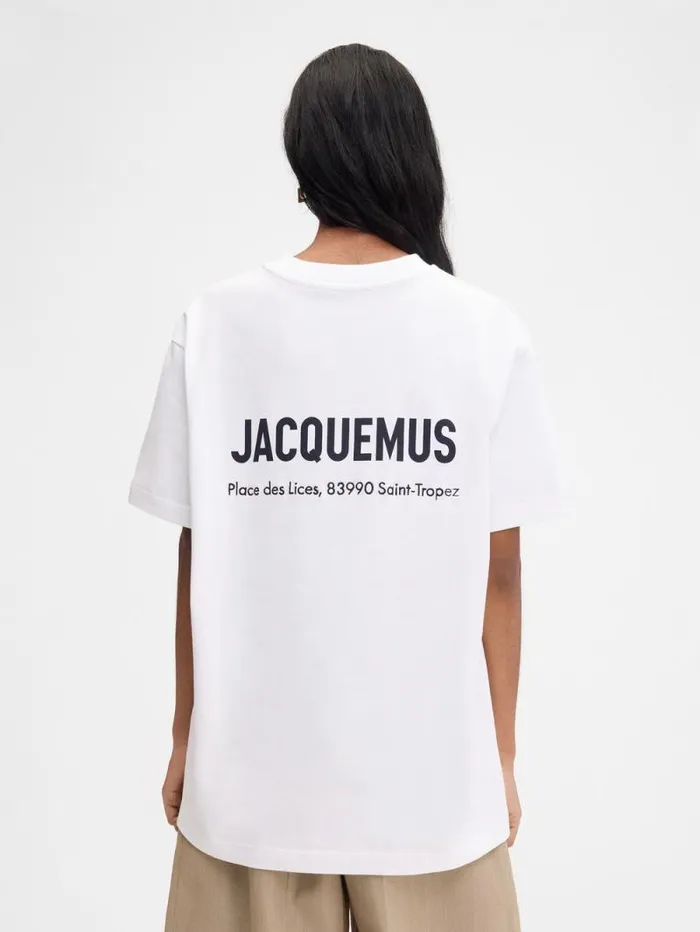 JACQUEMUS The Saint Tropez Place Des Lices Address Tshirt Saint Tropez Lices WomenMen Tshirts JACQUEMUS The Saint Tropez Place Des Lices Address Tshirt Saint Tropez Lices WomenMen Tshirts