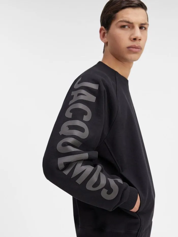 JACQUEMUS The Typo Sweatshirt Black Men Sweatshirts and Joggings JACQUEMUS The Typo Sweatshirt Black Men Sweatshirts and Joggings