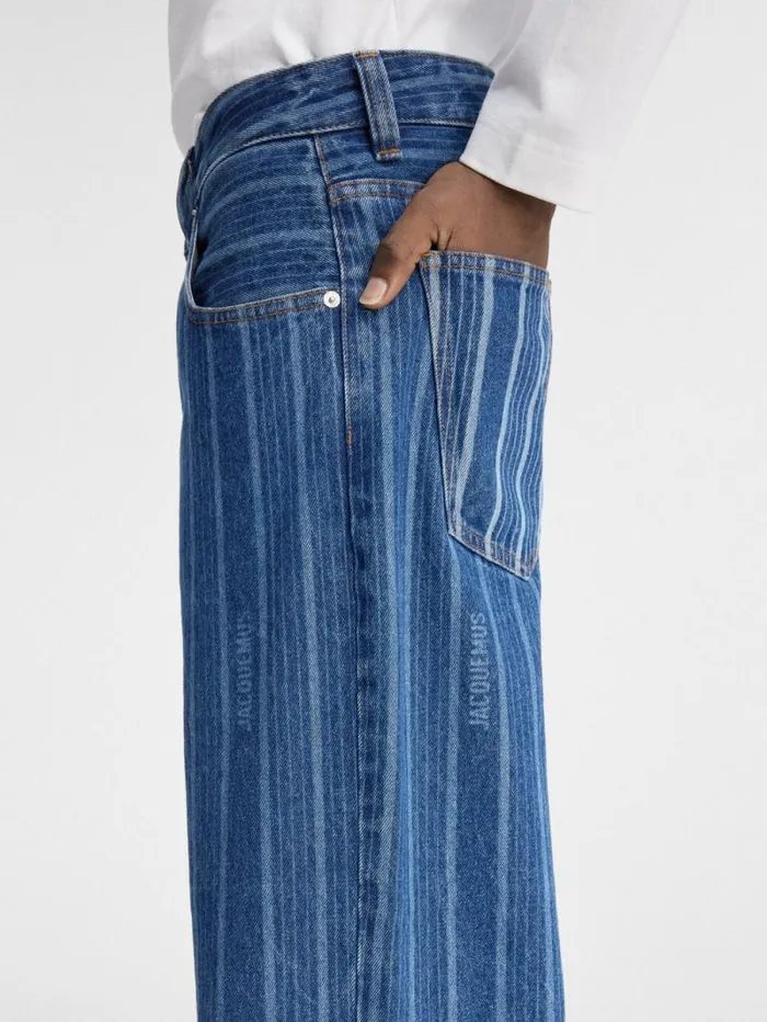 JACQUEMUS The Wide DeNmes Denim Pants Print Blue Stripes Men Denim JACQUEMUS The Wide DeNmes Denim Pants Print Blue Stripes Men Denim