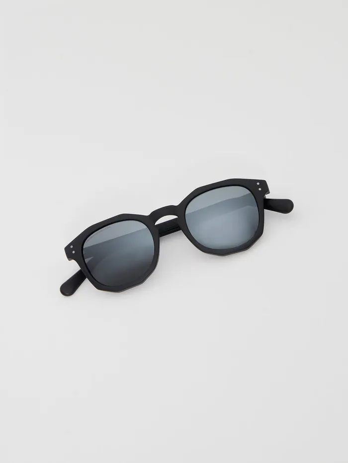 Man Sunglasses French Connection Faceted Preppy Sunglasses Charcoal Man Sunglasses French Connection Faceted Preppy Sunglasses Charcoal