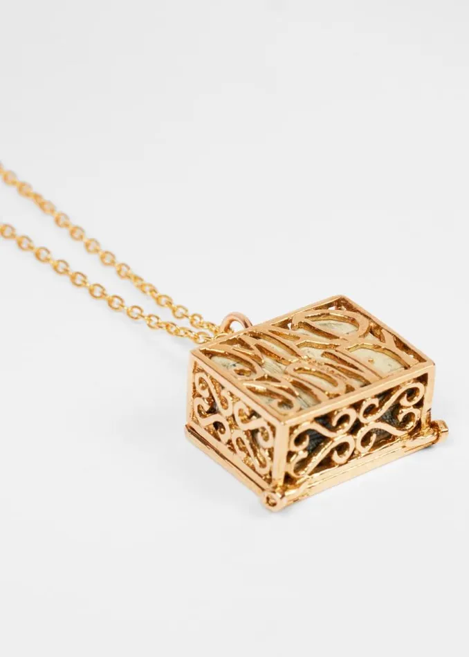 MensWomens Paul Smith Jewellery and Keyrings 039Articulated Mad Money Five Pound Note039 Gold Necklace By Baroque Rocks MensWomens Paul Smith Jewellery and Keyrings 039Articulated Mad Money Five Pound Note039 Gold Necklace By Baroque Rocks