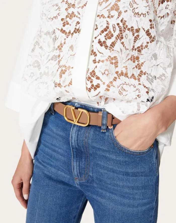 Valentino Belts Woman Reversible Vlogo Signature Belt In Glossy Calfskin 30 Mm For Woman In Smokey Beigeblack Smokey Beigeblack Valentino Belts Woman Reversible Vlogo Signature Belt In Glossy Calfskin 30 Mm For Woman In Smokey Beigeblack Smokey Beigeblack