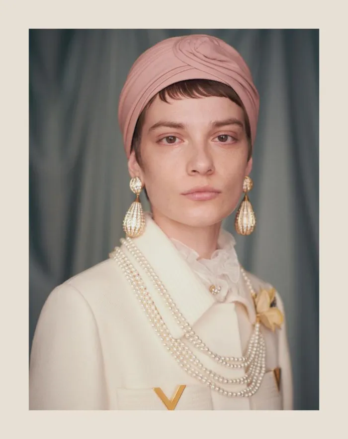 Valentino Hats And Gloves Woman Rigid Wool Turban For Woman In Ivorygold Ivorygold Valentino Hats And Gloves Woman Rigid Wool Turban For Woman In Ivorygold Ivorygold
