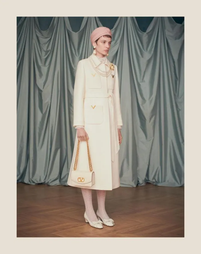 Valentino Hats And Gloves Woman Rigid Wool Turban For Woman In Ivorygold Ivorygold Valentino Hats And Gloves Woman Rigid Wool Turban For Woman In Ivorygold Ivorygold