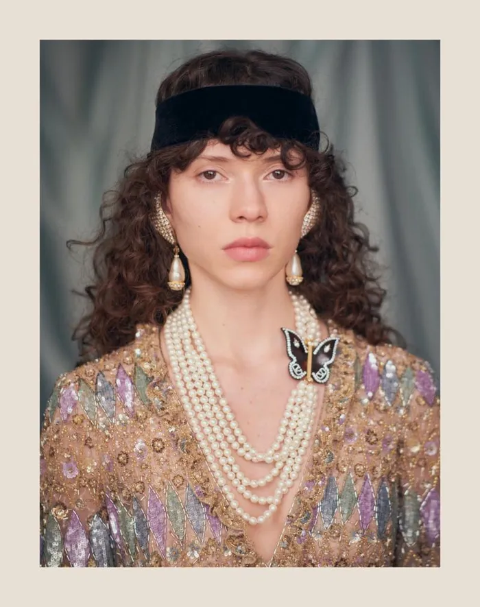 Valentino Jewelry Woman Poetiques Des Gouttes Earrings In Metal Pearl And Swarovski Crystals For Woman In Goldblackcrystalcream Goldblackcrystalcream Valentino Jewelry Woman Poetiques Des Gouttes Earrings In Metal Pearl And Swarovski Crystals For Woman In Goldblackcrystalcream Goldblackcrystalcream