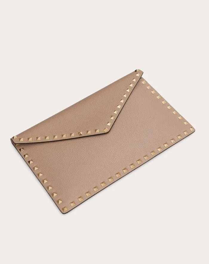 Valentino Mini Bags Woman Rockstud Grainy Calfskin Envelope Pouch For Woman In Poudre Poudre