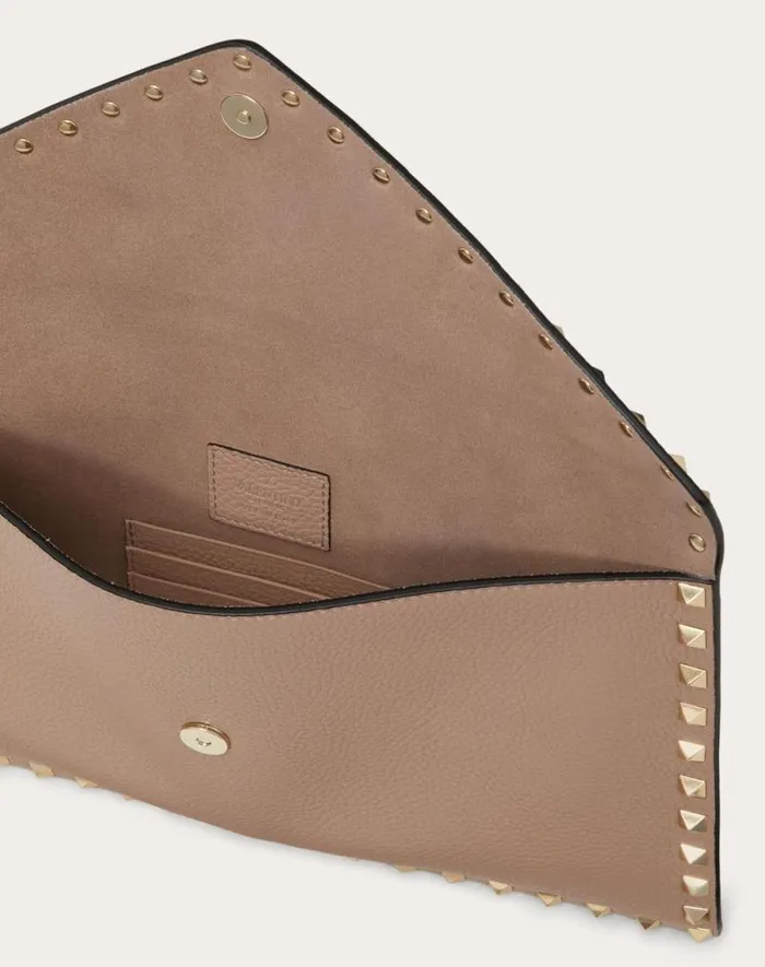 Valentino Mini Bags Woman Rockstud Grainy Calfskin Envelope Pouch For Woman In Poudre Poudre