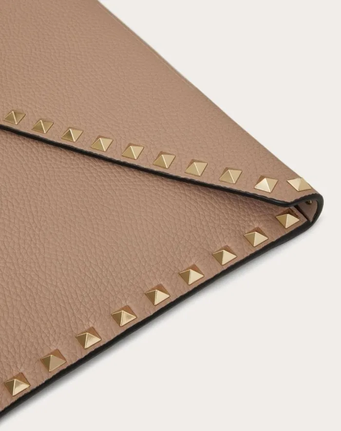 Valentino Mini Bags Woman Rockstud Grainy Calfskin Envelope Pouch For Woman In Poudre Poudre