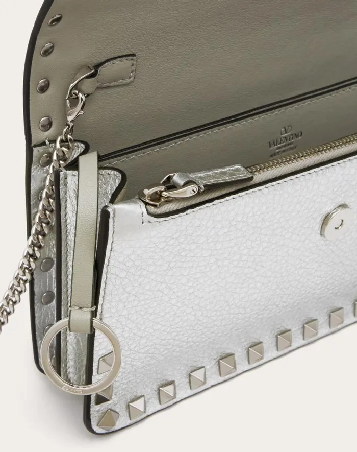 Valentino Mini Bags Woman Rockstud Metallic Grainy Calfskin Wallet With Chain For Woman In Silver Silver