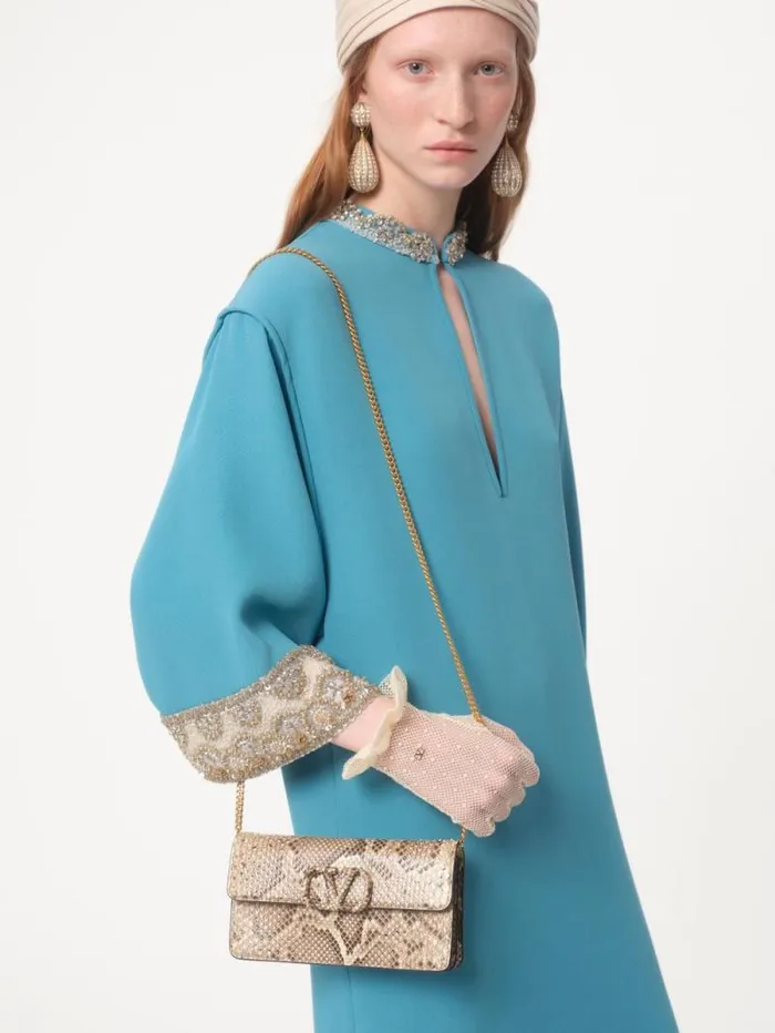 Valentino Mini Bags Woman Vlogo Signature Python Chain Wallet For Woman In Ivory Ivory Valentino Mini Bags Woman Vlogo Signature Python Chain Wallet For Woman In Ivory Ivory