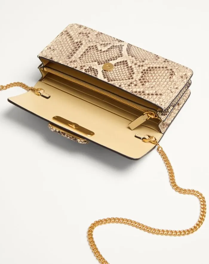 Valentino Mini Bags Woman Vlogo Signature Python Chain Wallet For Woman In Ivory Ivory Valentino Mini Bags Woman Vlogo Signature Python Chain Wallet For Woman In Ivory Ivory