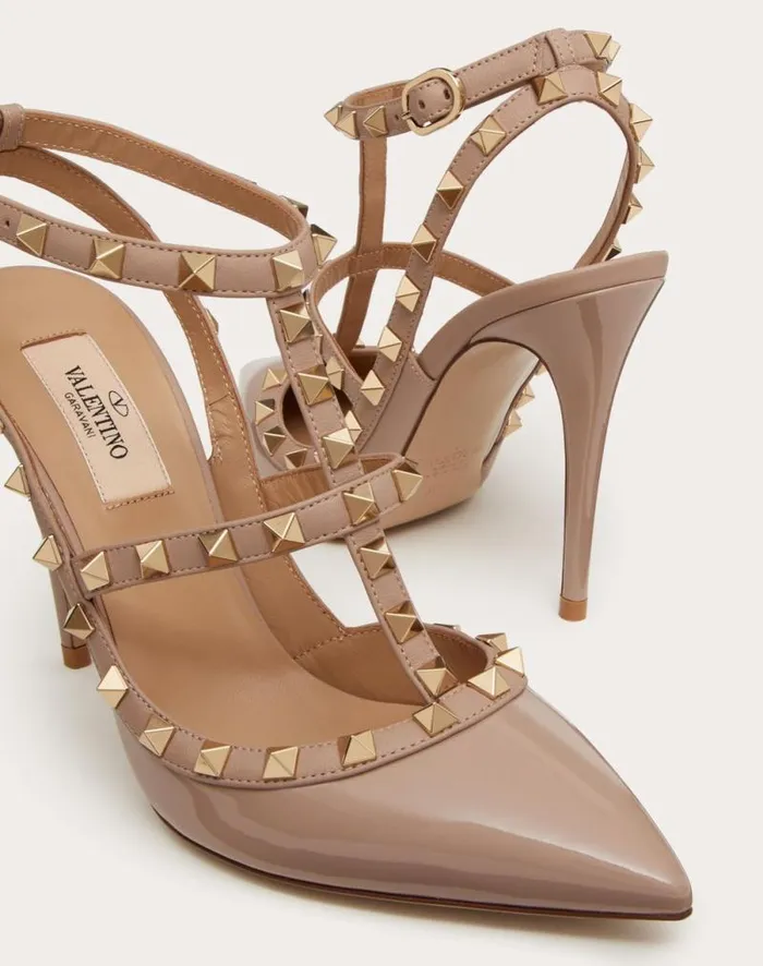 Valentino Pumps Woman Patent Rockstud Caged Pump 100mm For Woman In Ivorypoudre Ivorypoudre Valentino Pumps Woman Patent Rockstud Caged Pump 100mm For Woman In Ivorypoudre Ivorypoudre