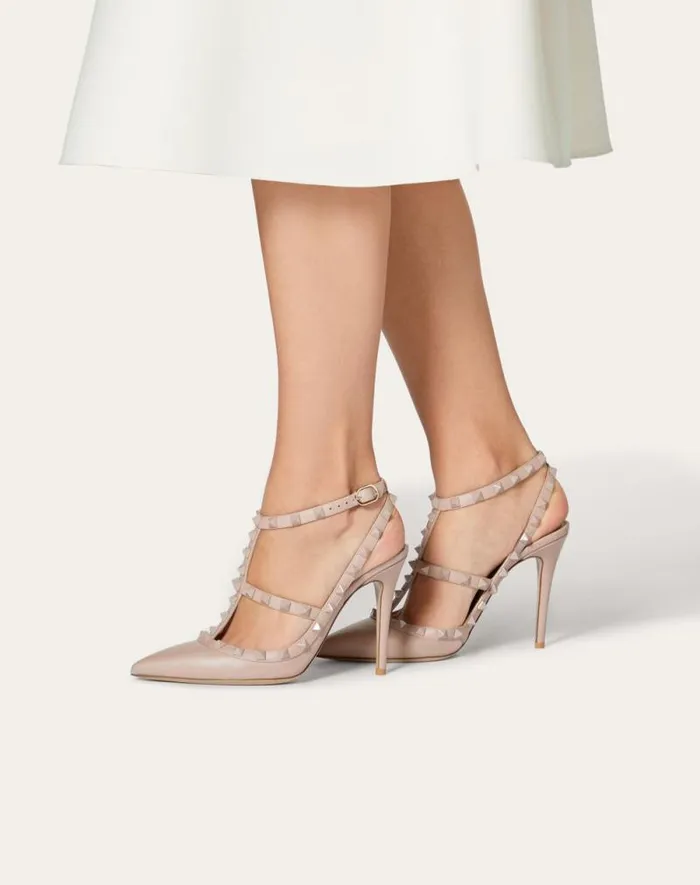 Valentino Pumps Woman Rockstud Ankle Strap Pump With Tonal Studs 100 For Woman In Poudre Poudre Valentino Pumps Woman Rockstud Ankle Strap Pump With Tonal Studs 100 For Woman In Poudre Poudre
