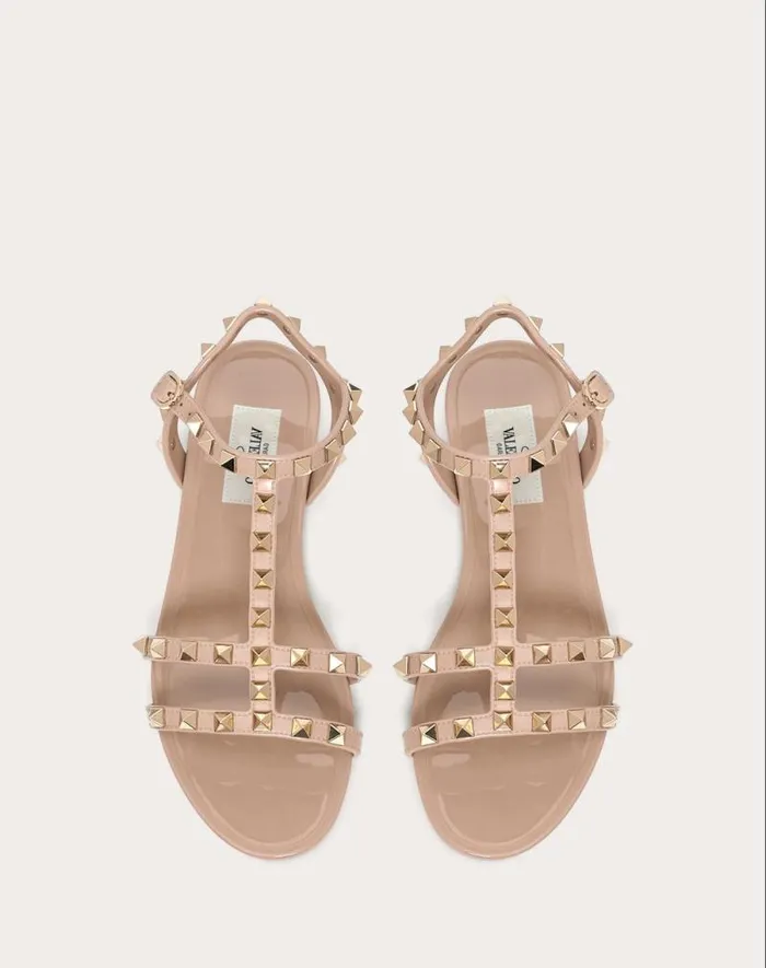 Valentino Sandals Woman Rockstud Flat Rubber Sandal For Woman In Poudre Poudre Valentino Sandals Woman Rockstud Flat Rubber Sandal For Woman In Poudre Poudre
