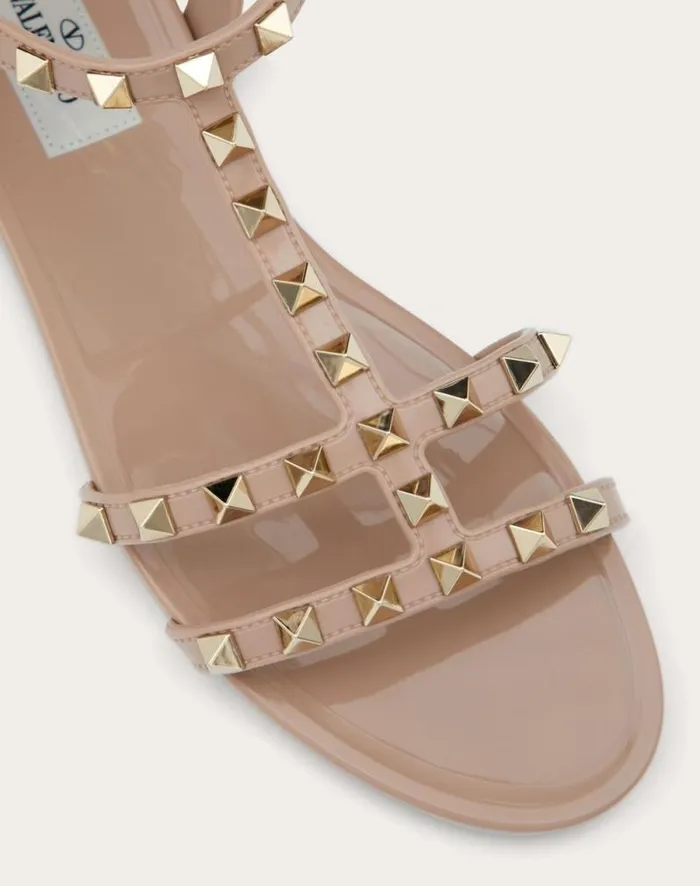 Valentino Sandals Woman Rockstud Flat Rubber Sandal For Woman In Poudre Poudre Valentino Sandals Woman Rockstud Flat Rubber Sandal For Woman In Poudre Poudre