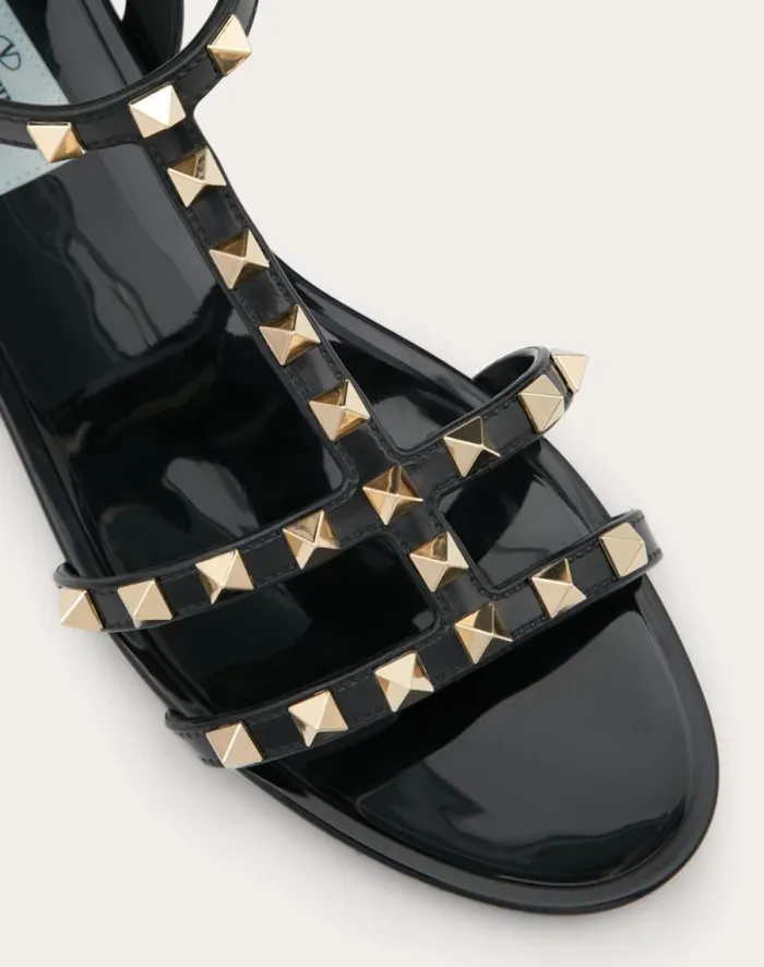 Valentino Sandals Woman Rockstud Flat Rubber Sandal For Woman In Poudre Poudre Valentino Sandals Woman Rockstud Flat Rubber Sandal For Woman In Poudre Poudre