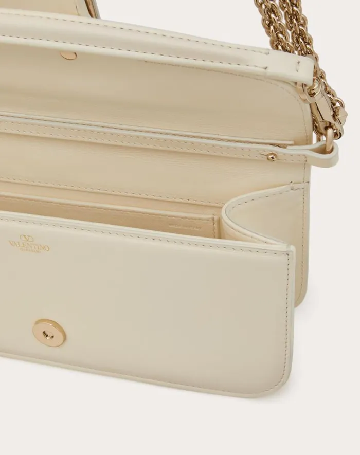 Valentino Shoulder Bags Woman Valentino Garavani Loc Calfskin Shoulder Bag For Woman In Rose Cannelle Rose Cannelle Valentino Shoulder Bags Woman Valentino Garavani Loc Calfskin Shoulder Bag For Woman In Rose Cannelle Rose Cannelle