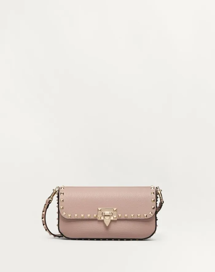 Valentino Shoulder Bags Woman Valentino Garavani Rockstud Grainy Calfskin Shoulder Bag For Woman In Poudre Poudre Valentino Shoulder Bags Woman Valentino Garavani Rockstud Grainy Calfskin Shoulder Bag For Woman In Poudre Poudre