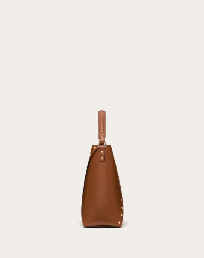 Valentino Shoulder Bags Woman Valentino Garavani Valentino Garavani Rockstud Wispy Calfskin Bucket Bag For Woman In Ivory Ivory Valentino Shoulder Bags Woman Valentino Garavani Valentino Garavani Rockstud Wispy Calfskin Bucket Bag For Woman In Ivory Ivory