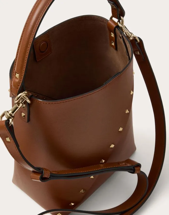Valentino Shoulder Bags Woman Valentino Garavani Valentino Garavani Rockstud Wispy Calfskin Bucket Bag For Woman In Ivory Ivory Valentino Shoulder Bags Woman Valentino Garavani Valentino Garavani Rockstud Wispy Calfskin Bucket Bag For Woman In Ivory Ivory