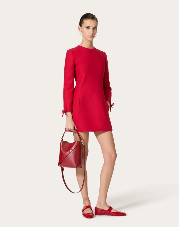 Valentino Shoulder Bags Woman Valentino Garavani Valentino Garavani Rockstud Wispy Calfskin Bucket Bag For Woman In Ivory Ivory Valentino Shoulder Bags Woman Valentino Garavani Valentino Garavani Rockstud Wispy Calfskin Bucket Bag For Woman In Ivory Ivory