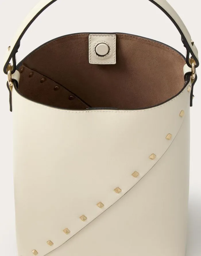Valentino Shoulder Bags Woman Valentino Garavani Valentino Garavani Rockstud Wispy Calfskin Bucket Bag For Woman In Ivory Ivory Valentino Shoulder Bags Woman Valentino Garavani Valentino Garavani Rockstud Wispy Calfskin Bucket Bag For Woman In Ivory Ivory