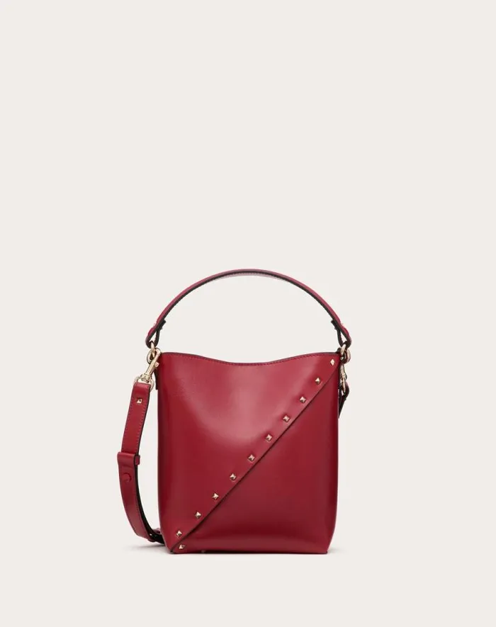 Valentino Shoulder Bags Woman Valentino Garavani Valentino Garavani Rockstud Wispy Calfskin Bucket Bag For Woman In Ivory Ivory Valentino Shoulder Bags Woman Valentino Garavani Valentino Garavani Rockstud Wispy Calfskin Bucket Bag For Woman In Ivory Ivory