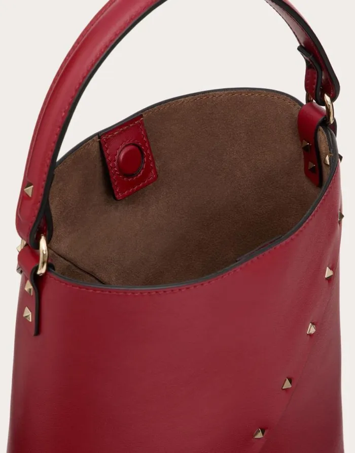 Valentino Shoulder Bags Woman Valentino Garavani Valentino Garavani Rockstud Wispy Calfskin Bucket Bag For Woman In Ivory Ivory Valentino Shoulder Bags Woman Valentino Garavani Valentino Garavani Rockstud Wispy Calfskin Bucket Bag For Woman In Ivory Ivory