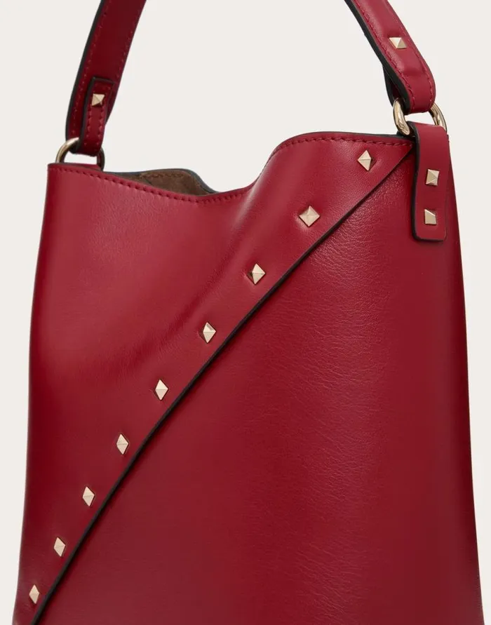 Valentino Shoulder Bags Woman Valentino Garavani Valentino Garavani Rockstud Wispy Calfskin Bucket Bag For Woman In Ivory Ivory Valentino Shoulder Bags Woman Valentino Garavani Valentino Garavani Rockstud Wispy Calfskin Bucket Bag For Woman In Ivory Ivory