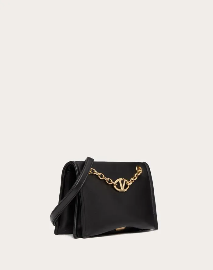 Valentino Shoulder Bags Woman Vlogo Chain Nappa Leather Shoulder Bag With Chain For Woman In Black Black Valentino Shoulder Bags Woman Vlogo Chain Nappa Leather Shoulder Bag With Chain For Woman In Black Black