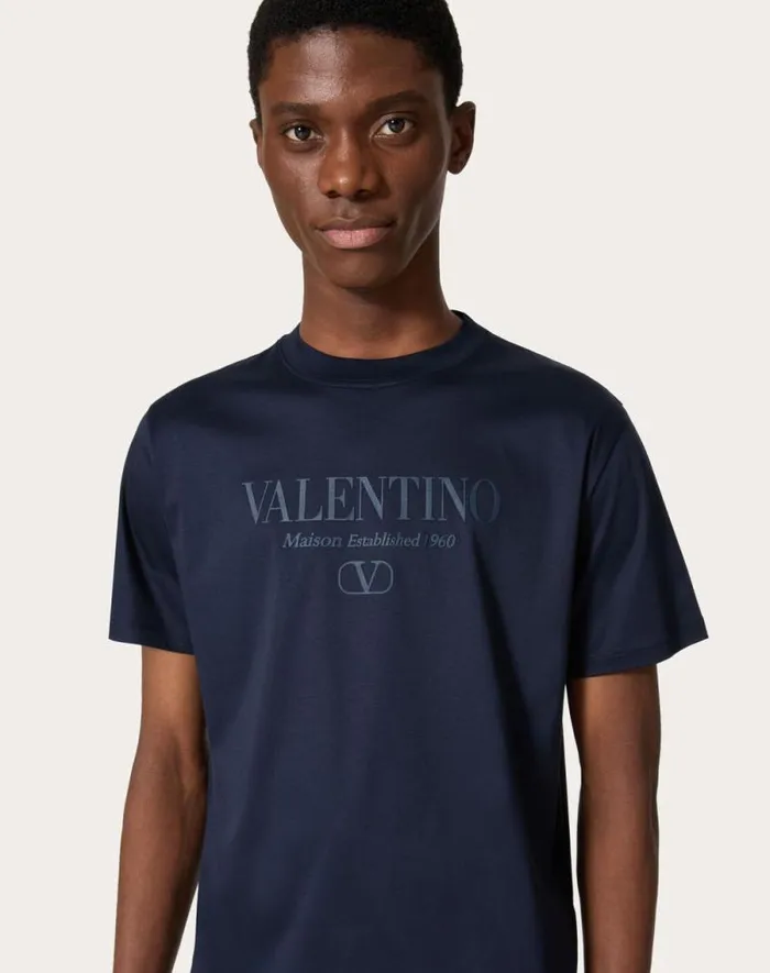Valentino Tshirts And Sweatshirts Man Valentino Print Cotton Crewneck Tshirt For Man In White White Valentino Tshirts And Sweatshirts Man Valentino Print Cotton Crewneck Tshirt For Man In White White