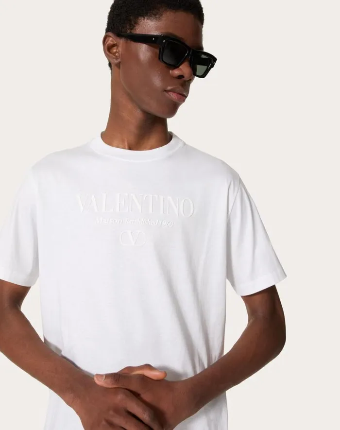 Valentino Tshirts And Sweatshirts Man Valentino Print Cotton Crewneck Tshirt For Man In White White Valentino Tshirts And Sweatshirts Man Valentino Print Cotton Crewneck Tshirt For Man In White White