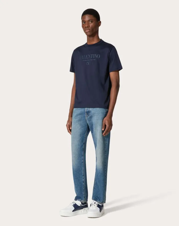 Valentino Tshirts And Sweatshirts Man Valentino Print Cotton Crewneck Tshirt For Man In White White Valentino Tshirts And Sweatshirts Man Valentino Print Cotton Crewneck Tshirt For Man In White White