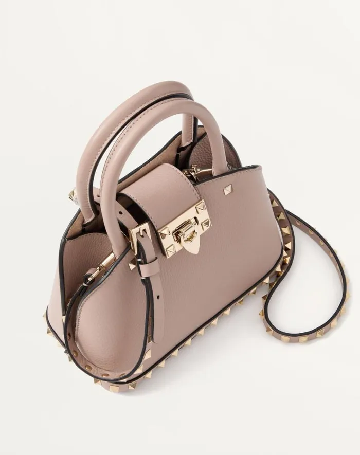 Valentino Top Handle Bags Woman Valentino Garavani Rockstud Small Handbag In Grainy Calfskin For Woman In Poudre Poudre Valentino Top Handle Bags Woman Valentino Garavani Rockstud Small Handbag In Grainy Calfskin For Woman In Poudre Poudre