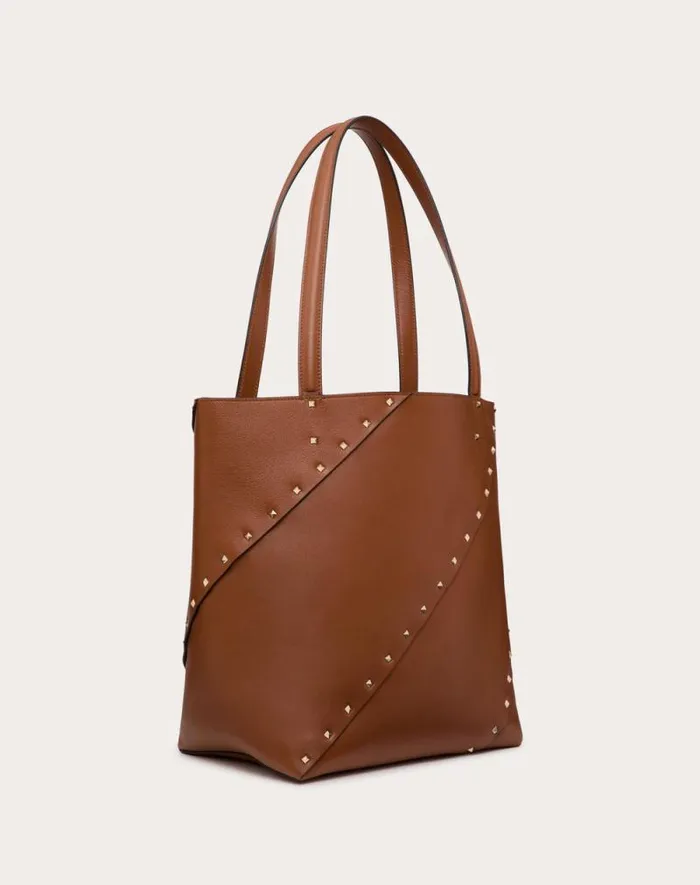 Valentino Totes Woman Valentino Garavani Valentino Garavani Rockstud Wispy Shopping Bag In Calfskin For Woman In Black Black Valentino Totes Woman Valentino Garavani Valentino Garavani Rockstud Wispy Shopping Bag In Calfskin For Woman In Black Black