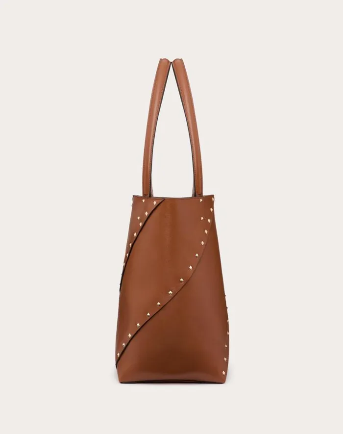 Valentino Totes Woman Valentino Garavani Valentino Garavani Rockstud Wispy Shopping Bag In Calfskin For Woman In Black Black Valentino Totes Woman Valentino Garavani Valentino Garavani Rockstud Wispy Shopping Bag In Calfskin For Woman In Black Black