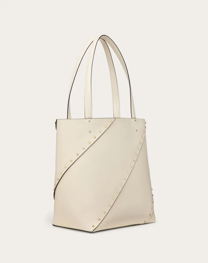 Valentino Totes Woman Valentino Garavani Valentino Garavani Rockstud Wispy Shopping Bag In Calfskin For Woman In Black Black Valentino Totes Woman Valentino Garavani Valentino Garavani Rockstud Wispy Shopping Bag In Calfskin For Woman In Black Black